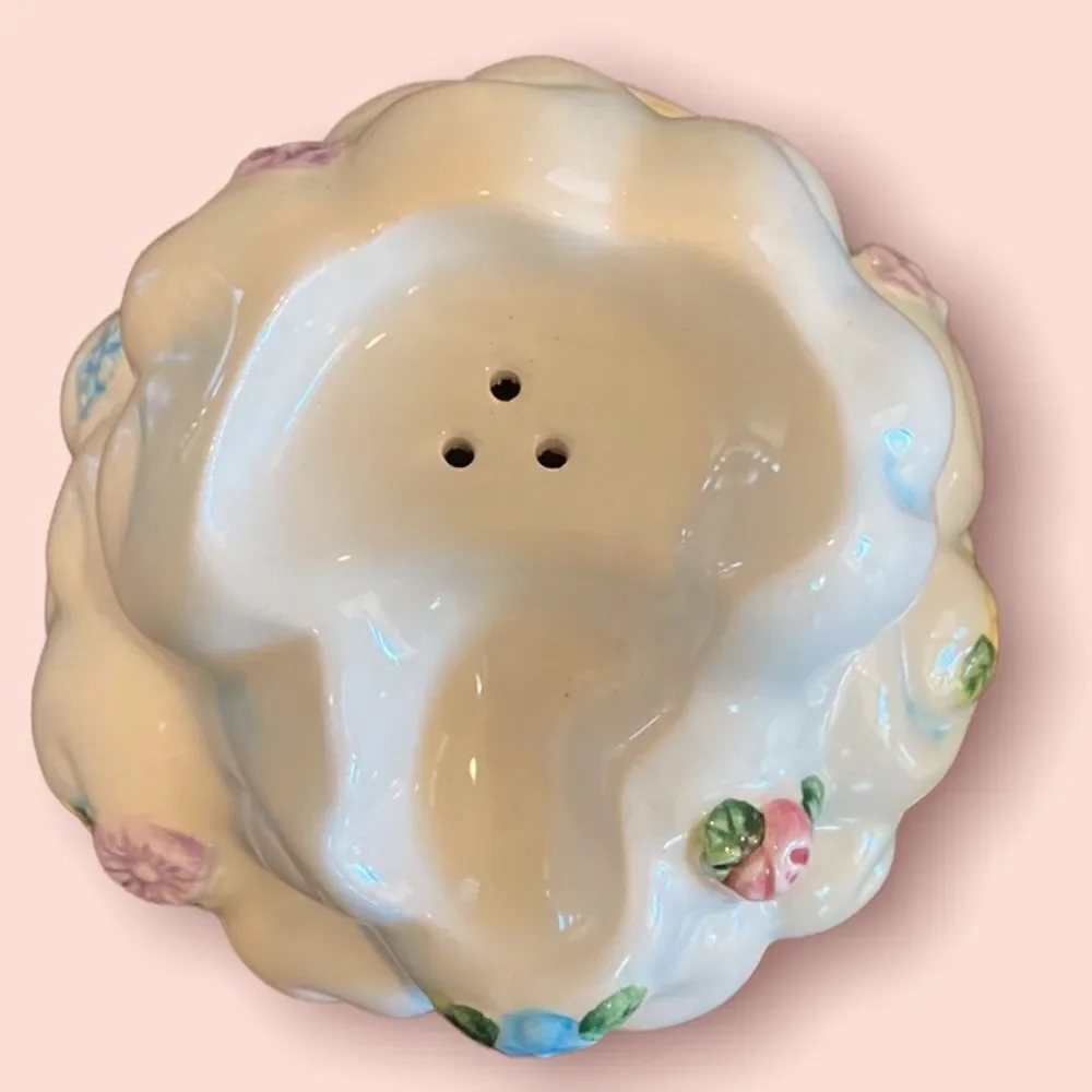 Baby Cherub Angel on a Cloud Salt and Pepper Shakers NWOT